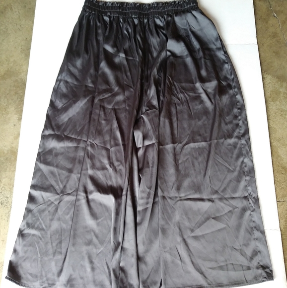 🦋5/$10🦋 PALAZZO CAPRIS PANTS LARGE - Picture 4 of 4